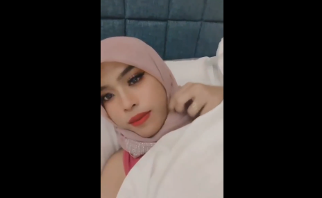 Udah Seharusnya Istri Berpenampilan Cantik Di Atas Ranjang